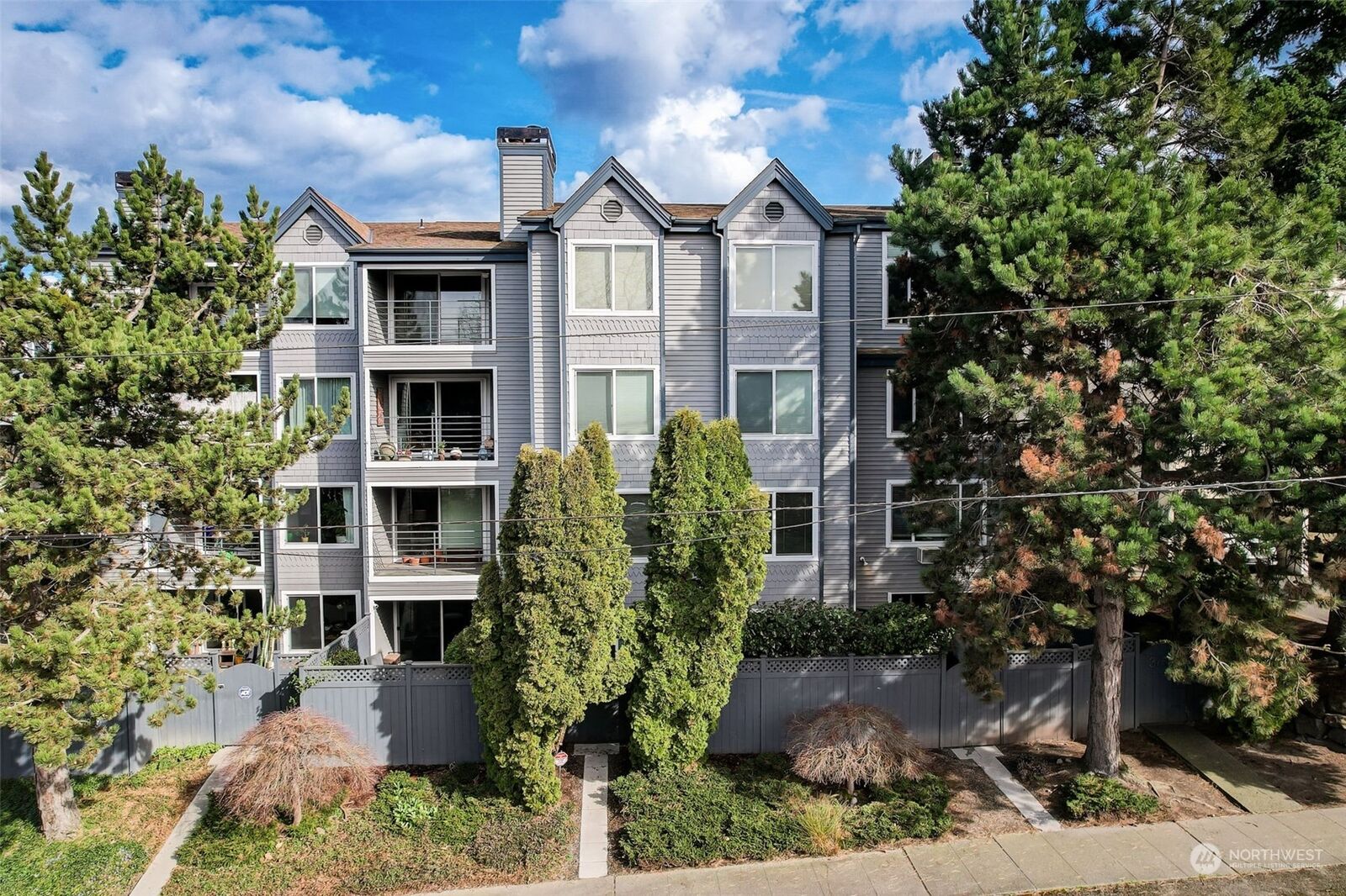 Property Photo:  3636 14th Avenue W 302  WA 98119 