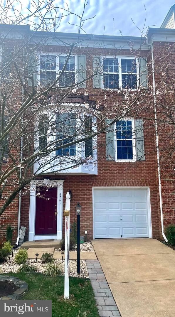 Property Photo:  8261 Singleleaf Lane  VA 22079 