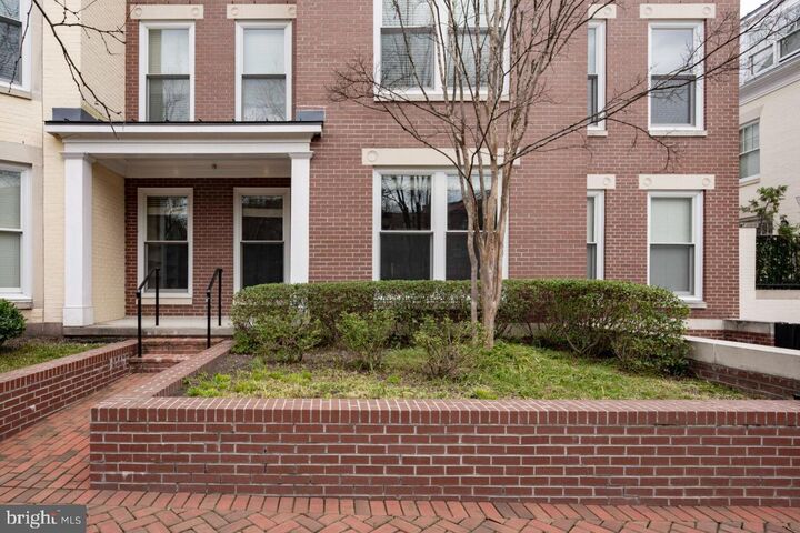 910 Powhatan Street 103N  Alexandria VA 22314 photo
