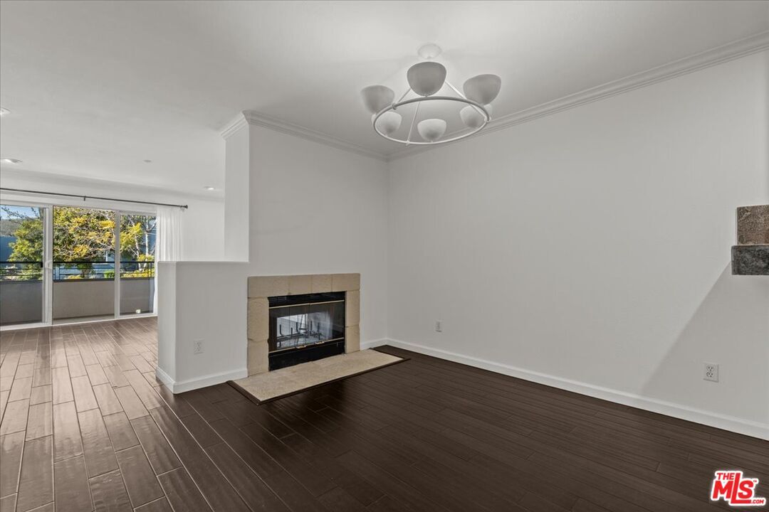 Property Photo: 1212 Ocean Park Blvd 13 CA 90405