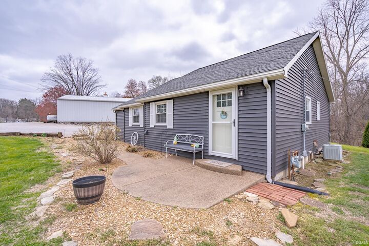 House for sale in Evansville 11725 Old Hwy 66, Evansville, IN 47712