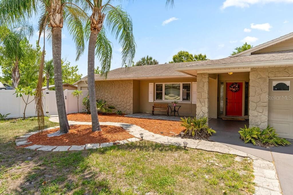 Property Photo:  2223 Lynn Court  FL 34698 