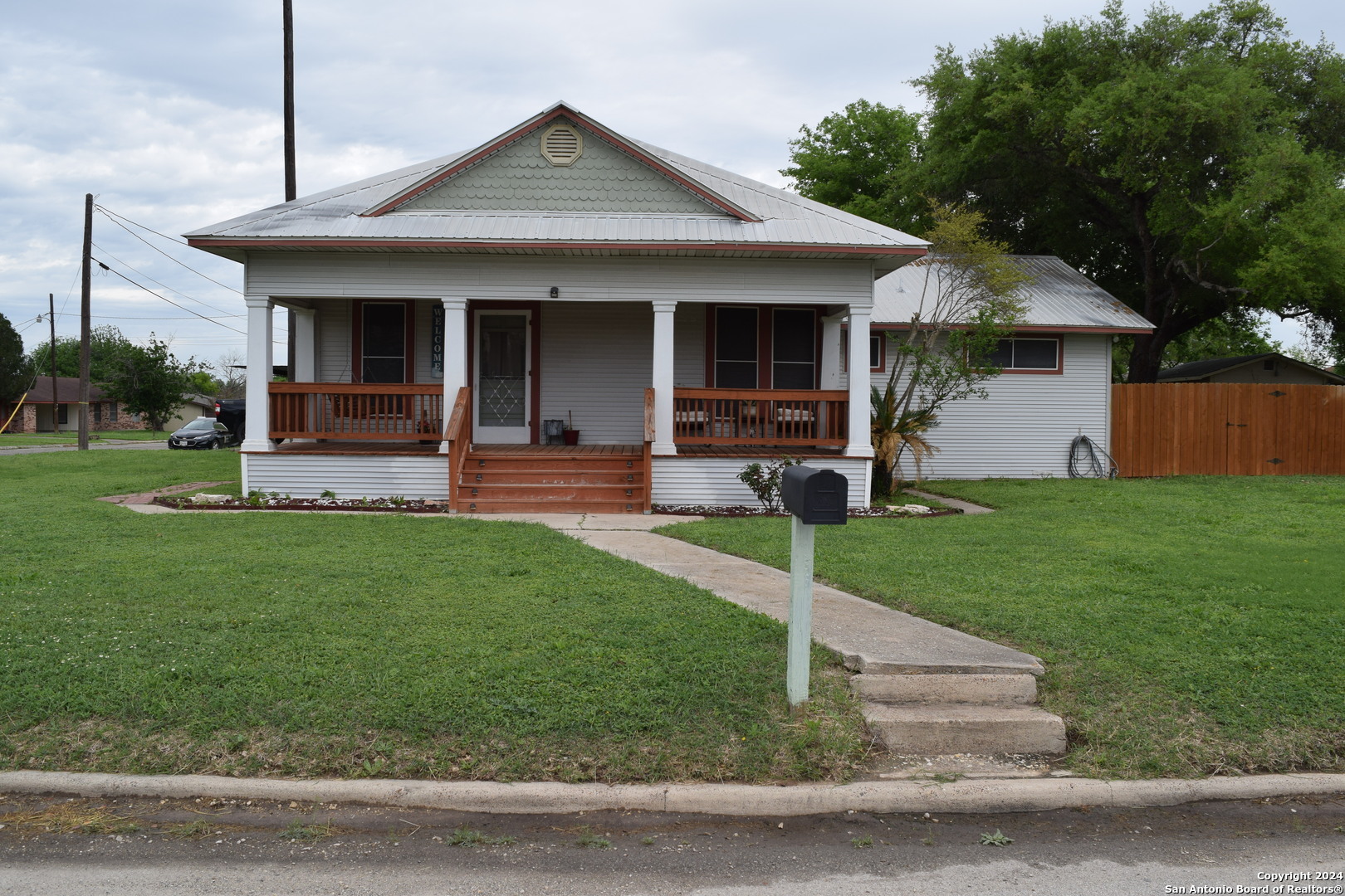 Property Photo:  110 W South Line St  TX 78118 