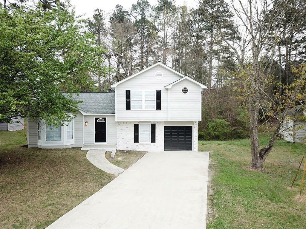 Property Photo: 6230 Emerald Pointe Circle GA 30349