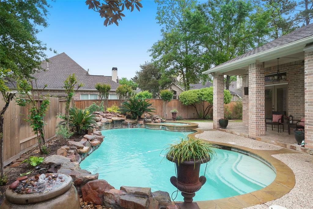 10 Dresden Place  The Woodlands TX 77382 photo