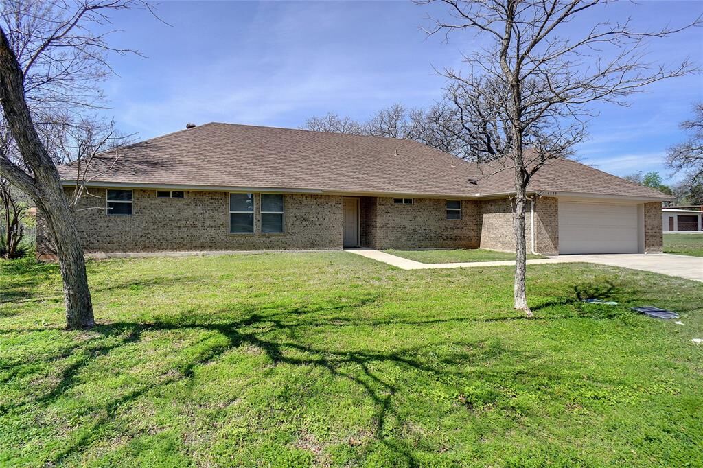 Property Photo: 4539 Hodgkins Road TX 76135