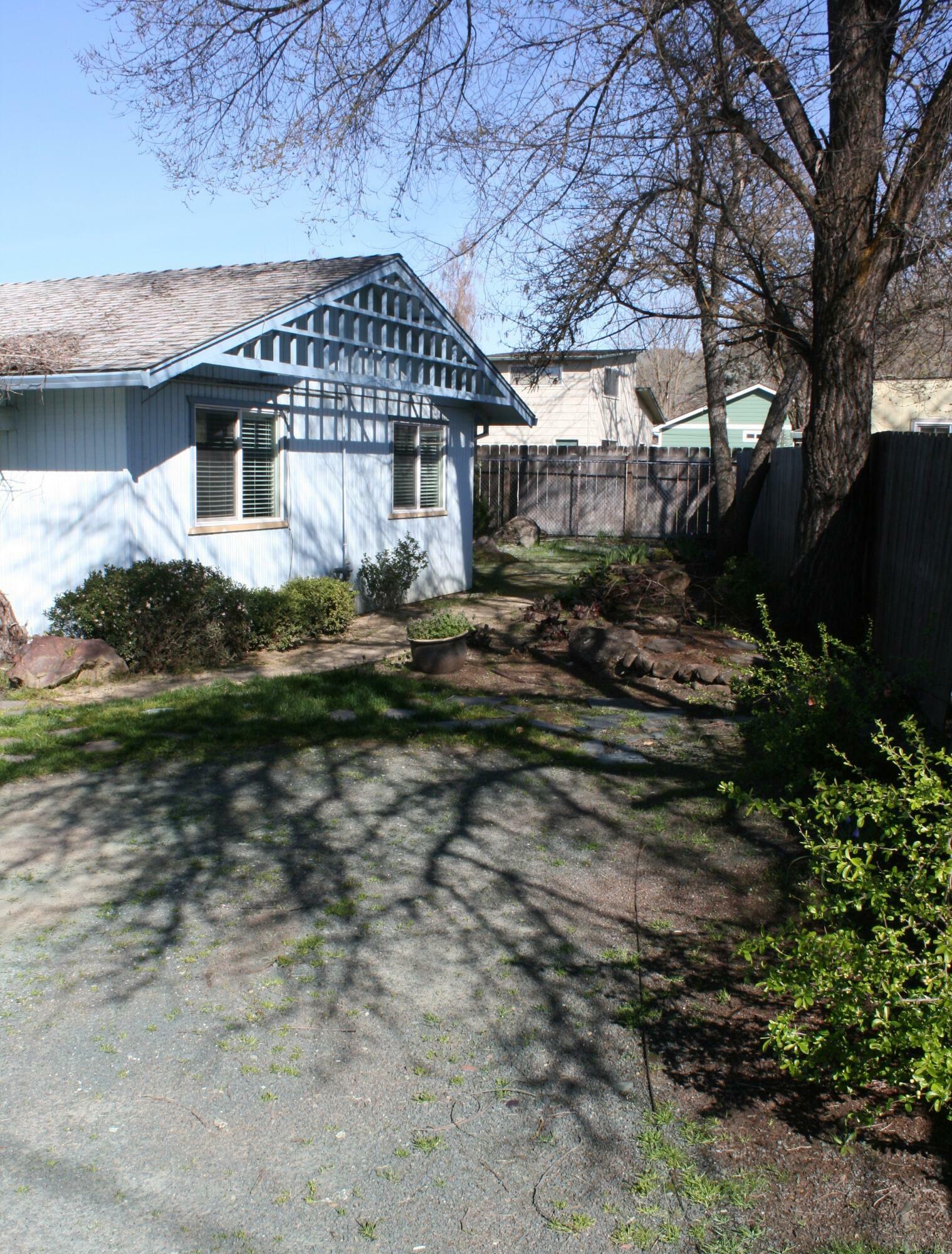 Property Photo:  2217 Roberts Road  OR 97504 