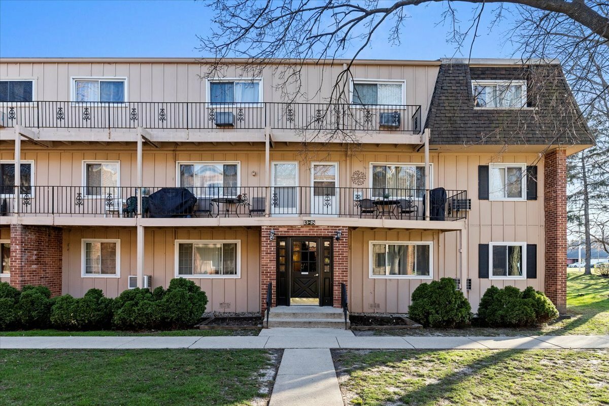 Property Photo: 2400 Algonquin Road 18 IL 60008