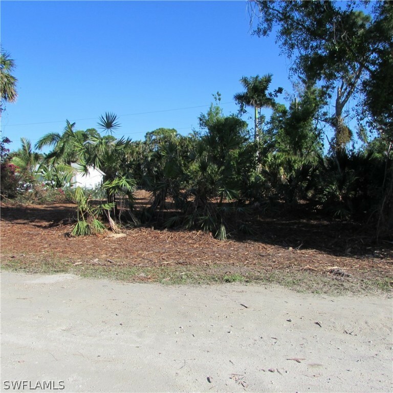 Property Photo:  7472 Sundiet Boulevard  FL 33922 