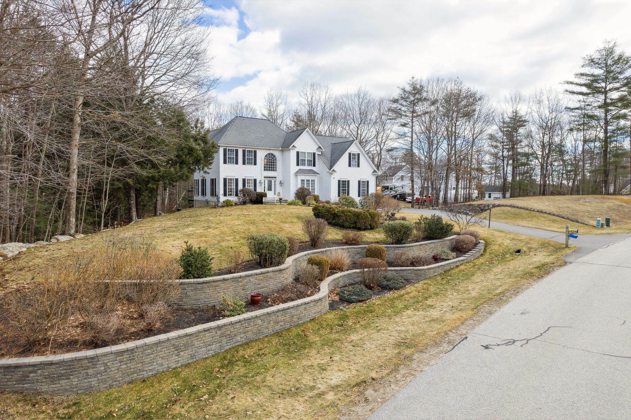 Property Photo:  15 Farrwood Drive  NH 03106 