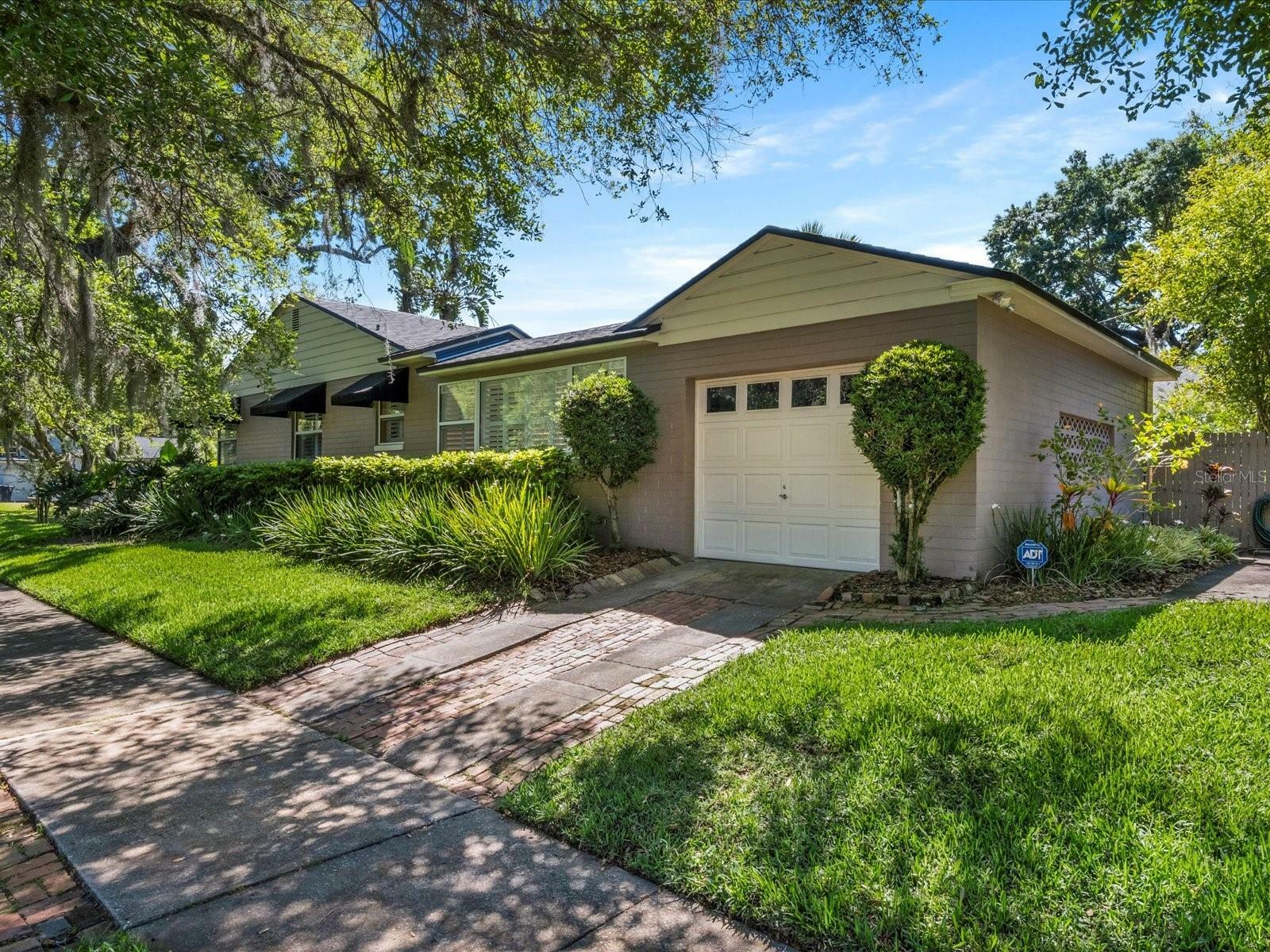 Property Photo:  827 Mayfair Circle  FL 32803 