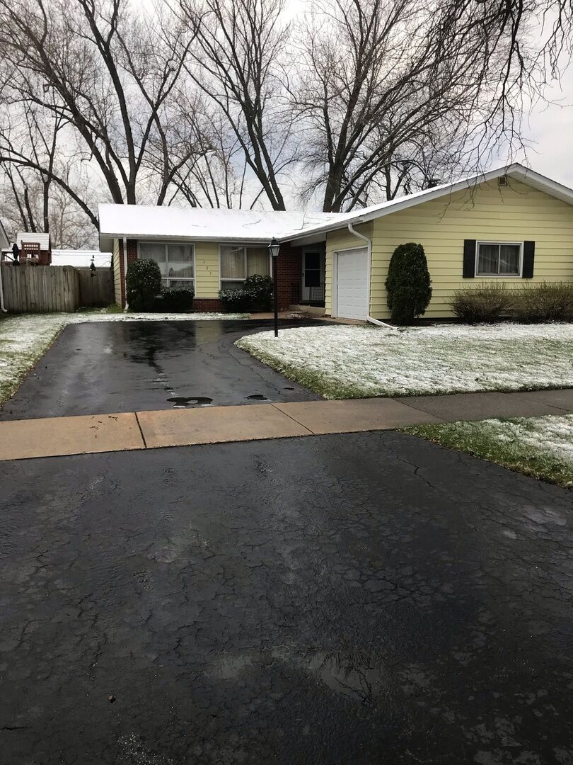 Property Photo:  325 W Central Avenue  IL 60148 