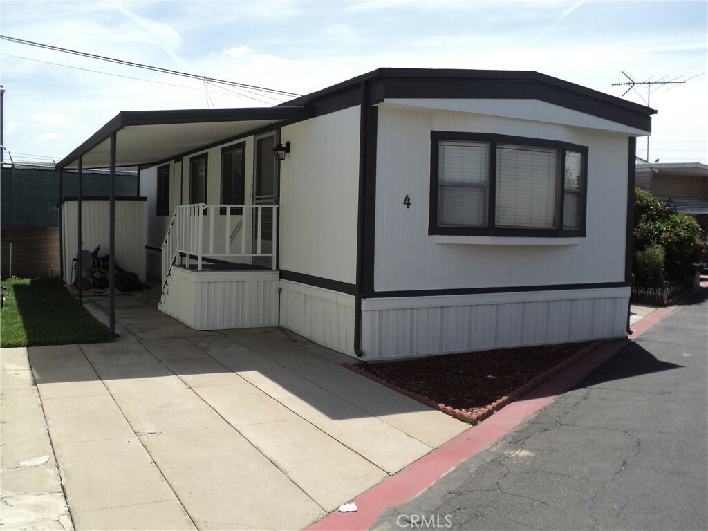 Property Photo:  5678 Shull Street 4  CA 90201 