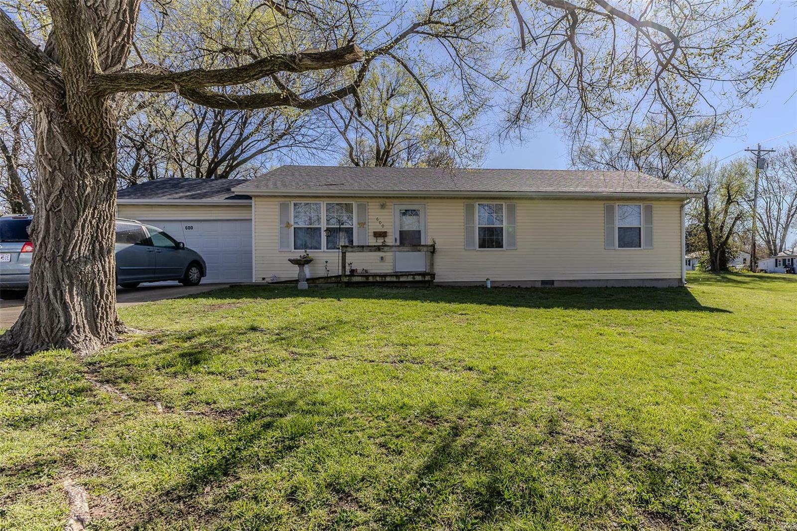 Property Photo:  600 Marvin Avenue  MO 65536 