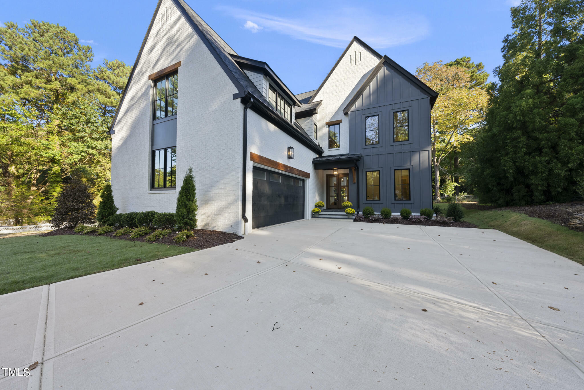 Property Photo: 1304 Lennox Place NC 27612