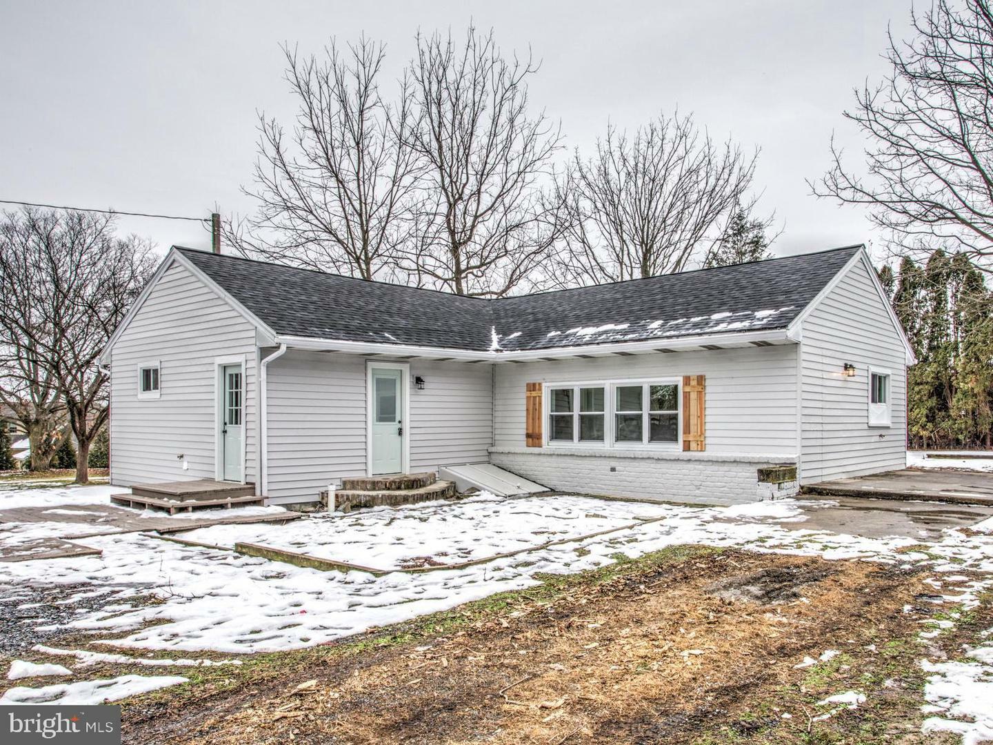 Property Photo:  150 W Governor Road  PA 17033 