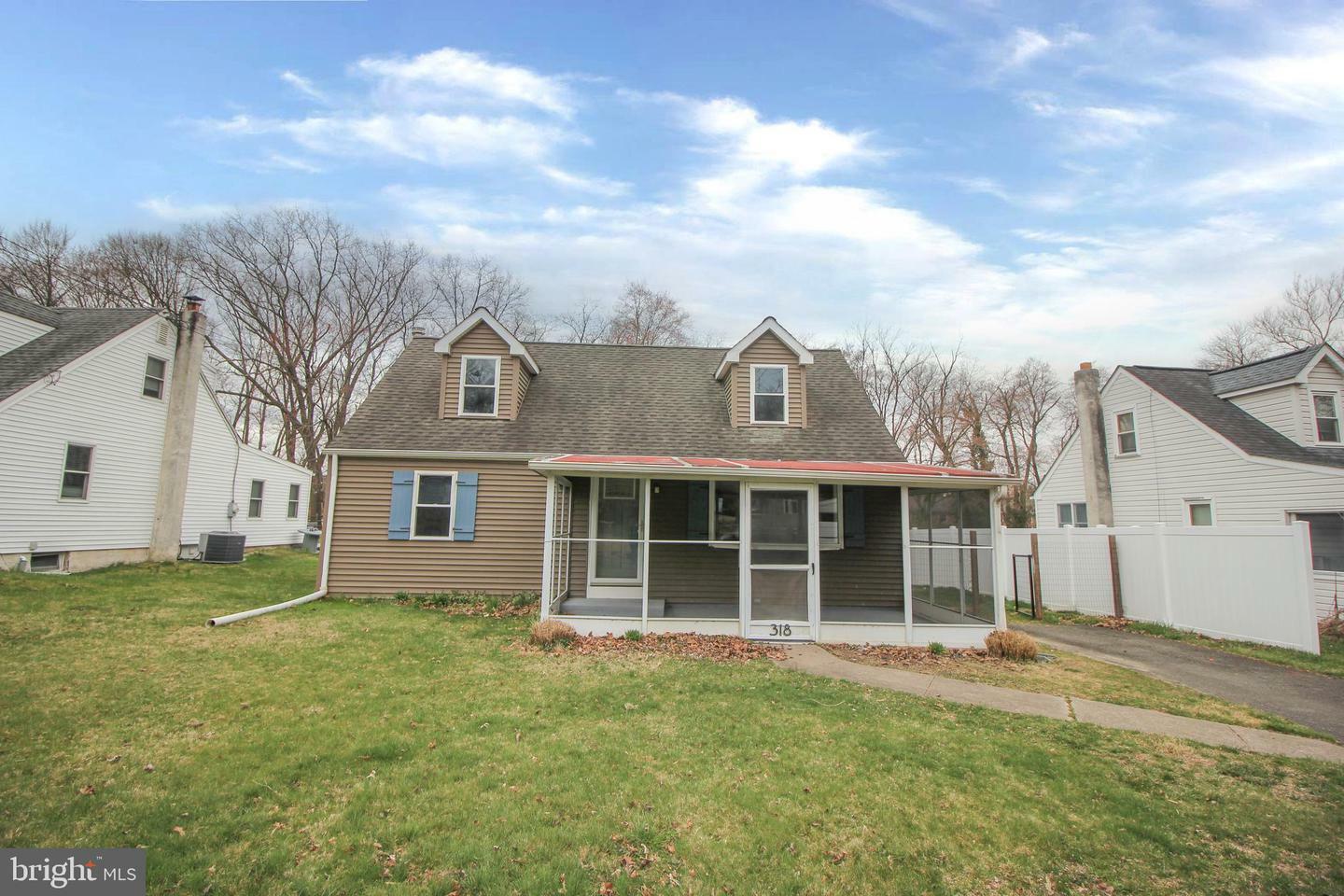 Property Photo:  318 Surrey Lane  PA 19040 