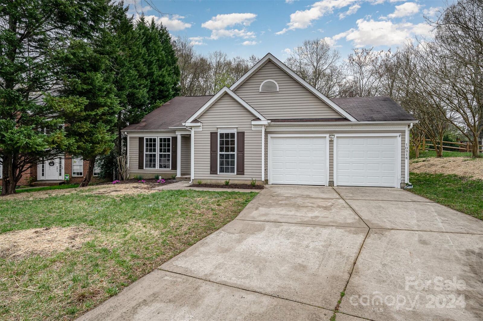 Property Photo: 10918 Sandy Hook Court NC 28214