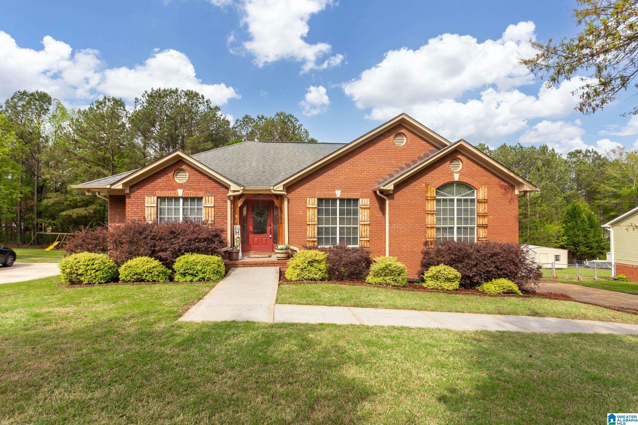 1005 Magnolia Circle  Leeds AL 35094 photo