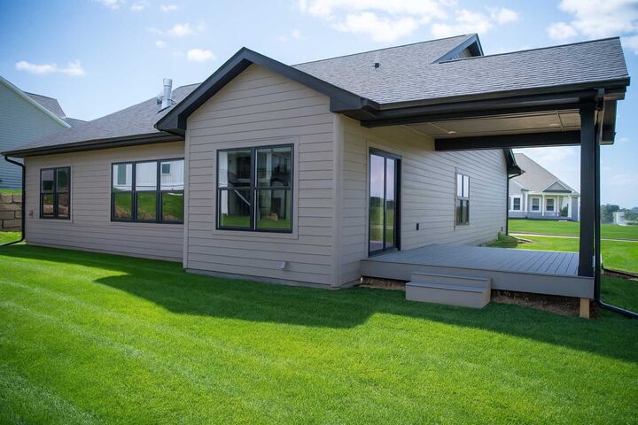 Property Photo:  3090 Willow Ln Lane  IA 50219 