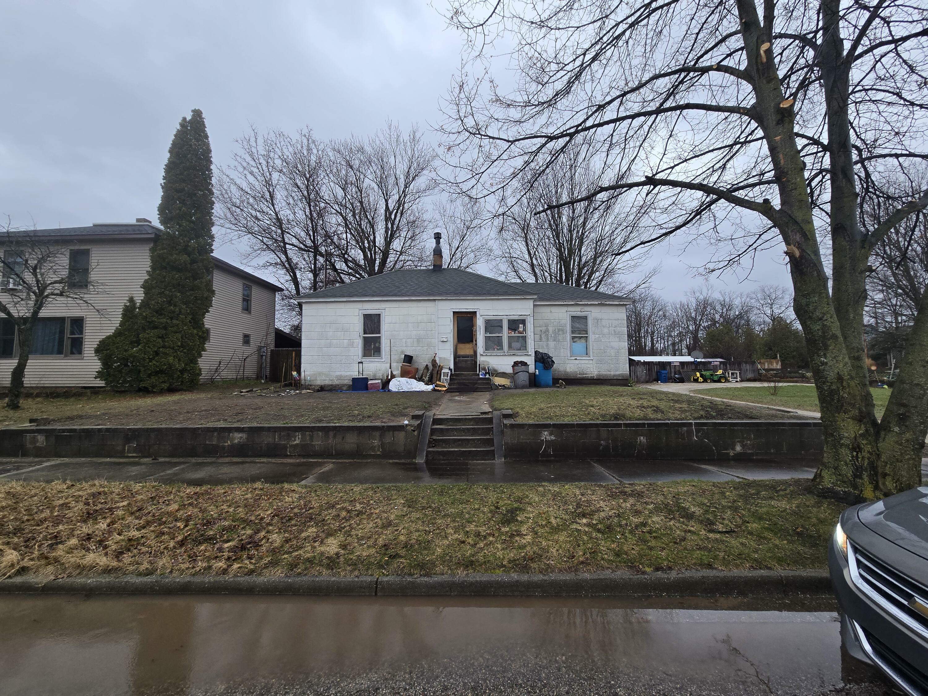 Property Photo:  105 Woodlawn Avenue  MI 49420 