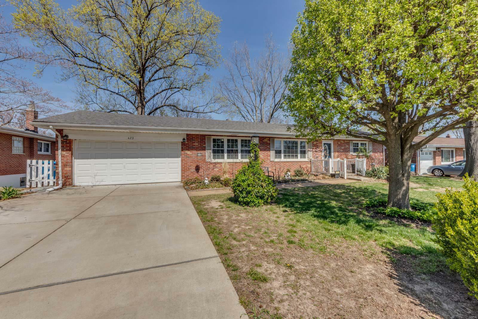 Property Photo:  423 Walworth Drive  MO 63125 