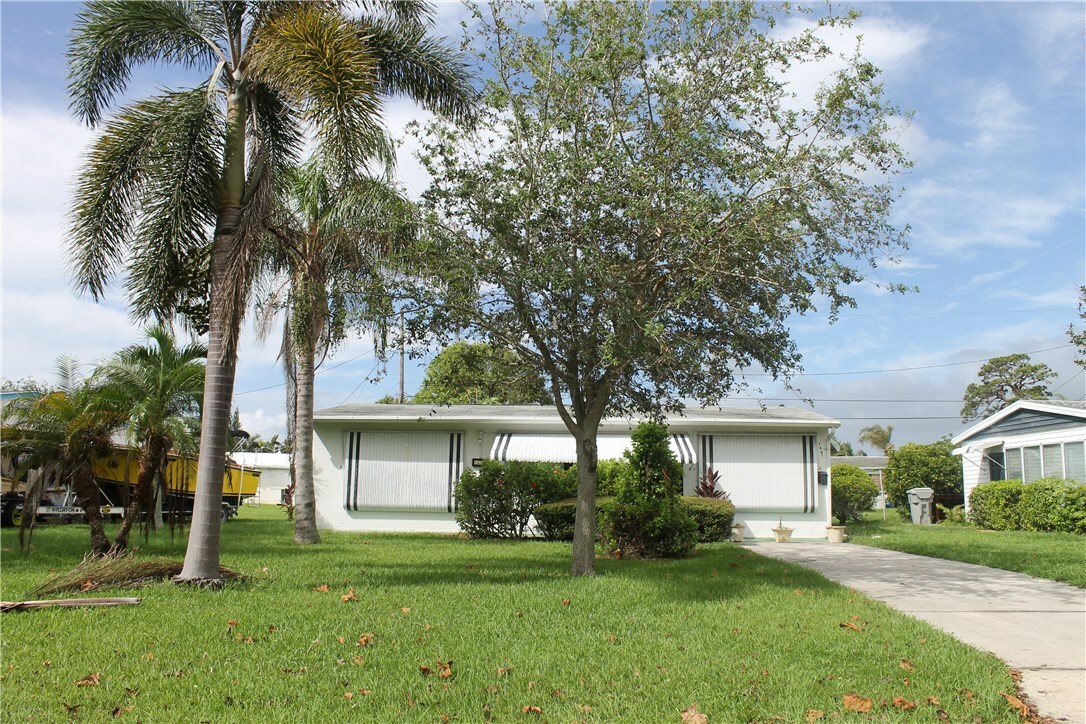 1621 4th Court  Vero Beach FL 32960 photo