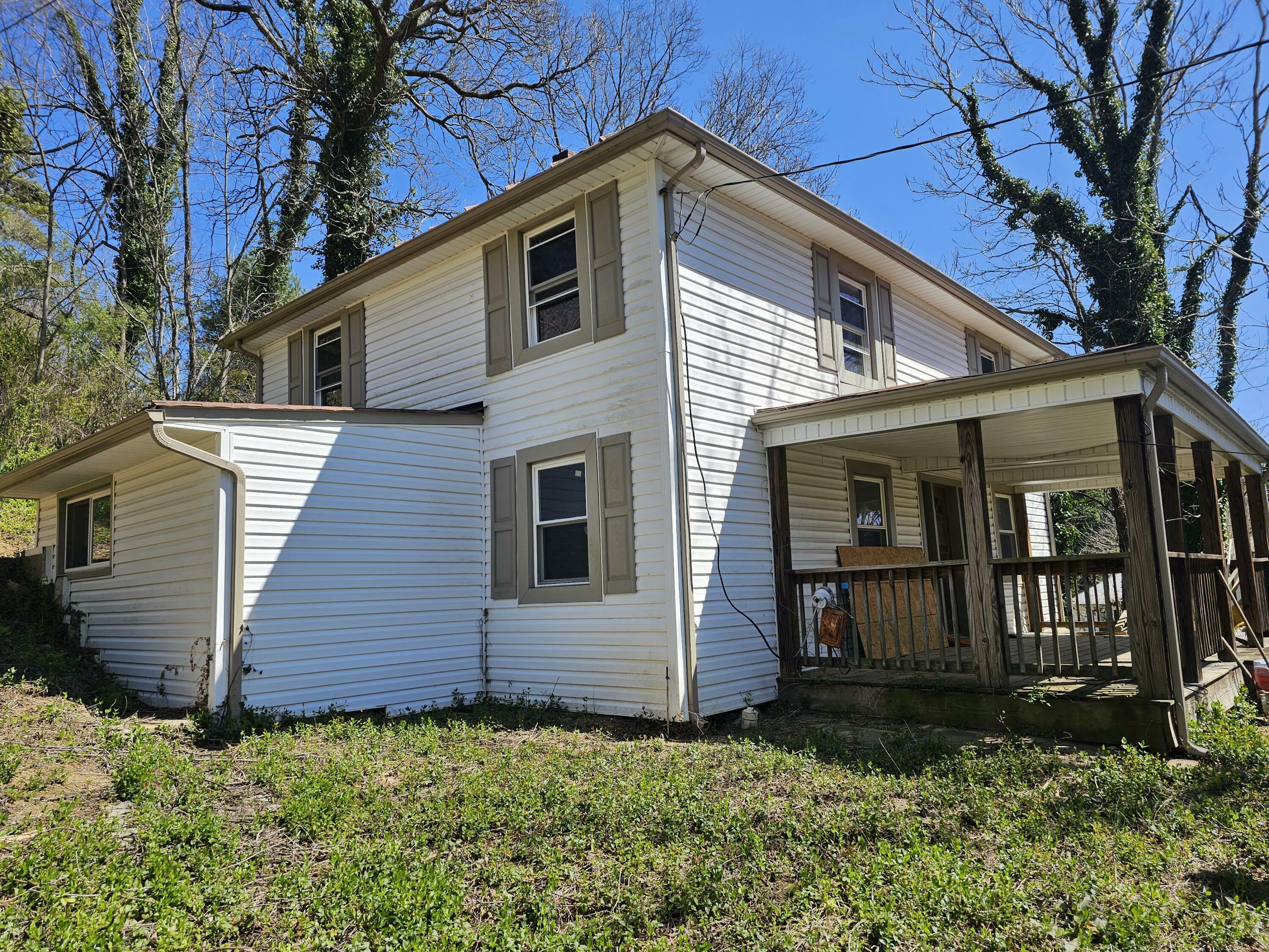 Property Photo:  184 High St  VA 24085 