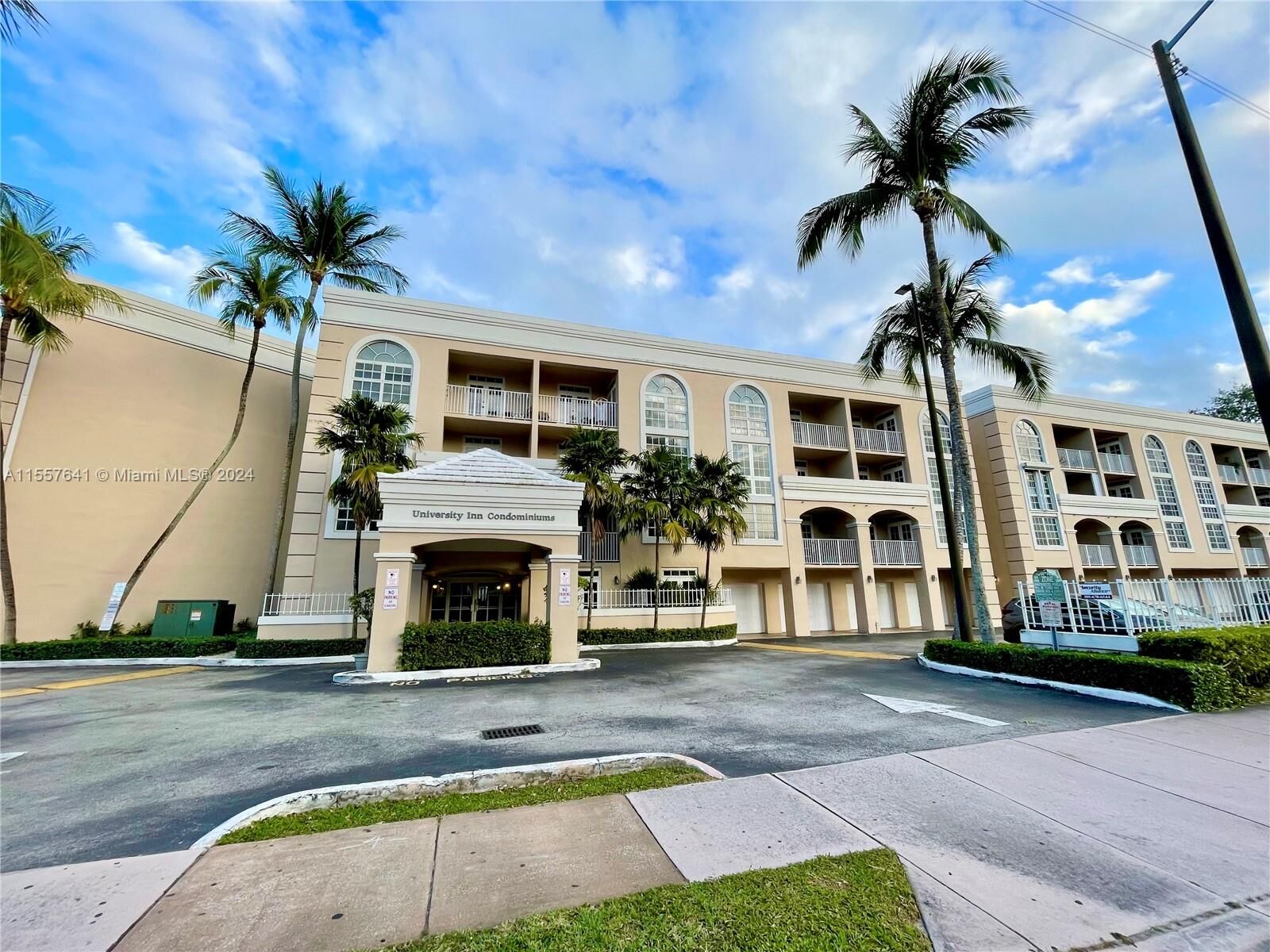 Property Photo: 1280 S Alhambra Cir 1111A FL 33146