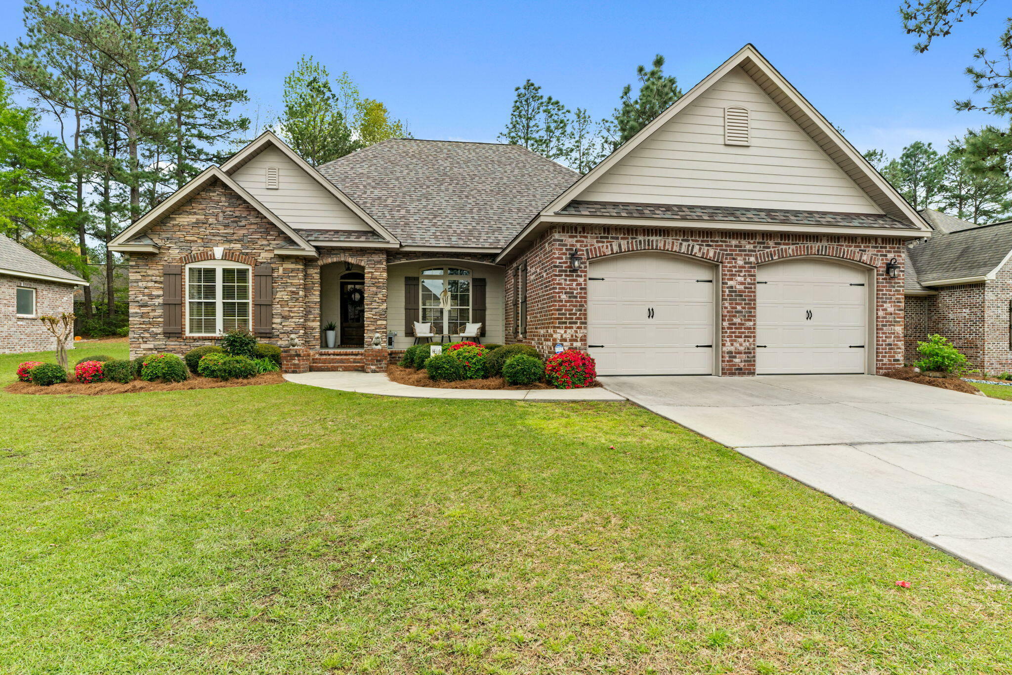 Property Photo:  13 S Kingsmill  MS 39402 