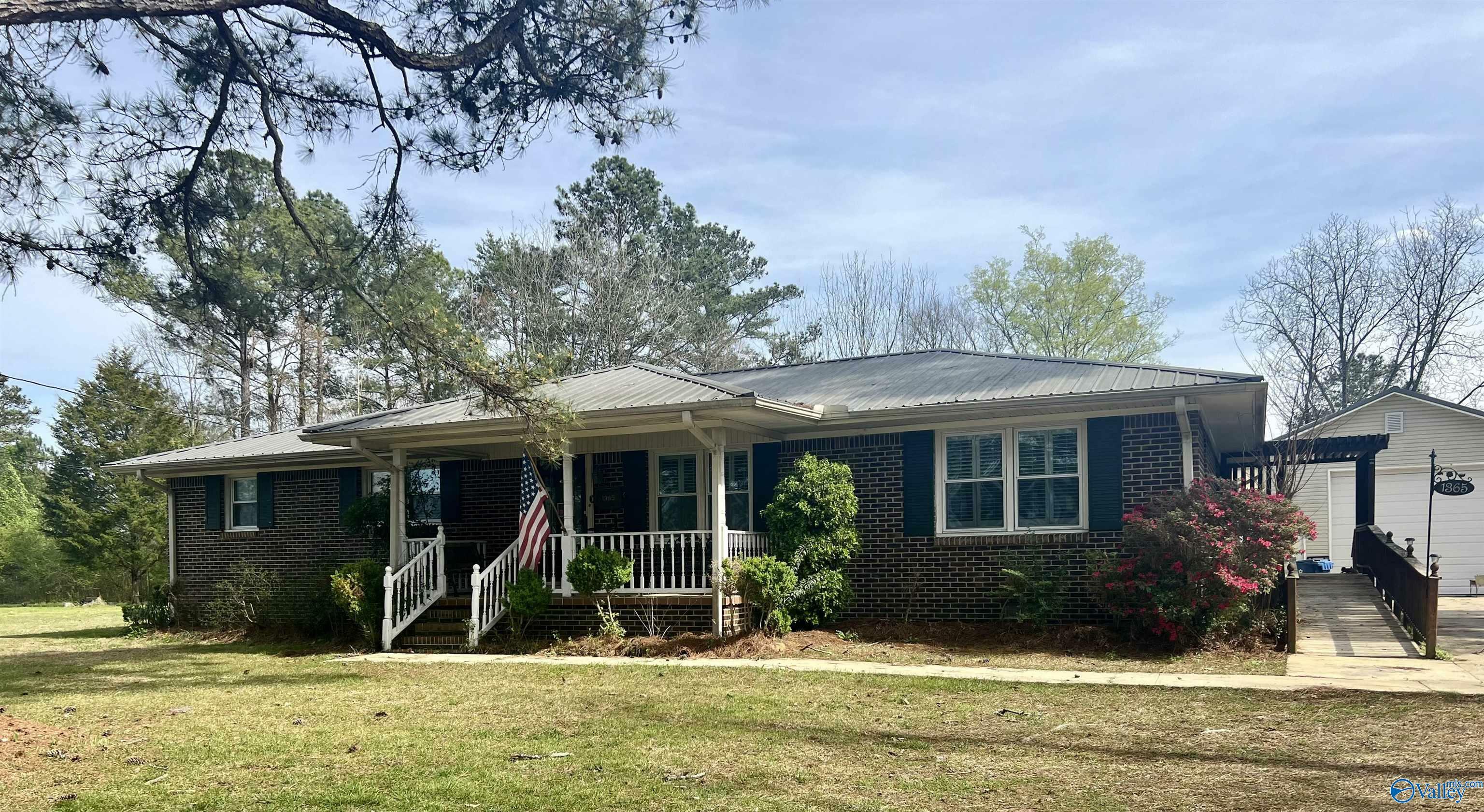 Property Photo:  1365 Steele Station Road  AL 35906 