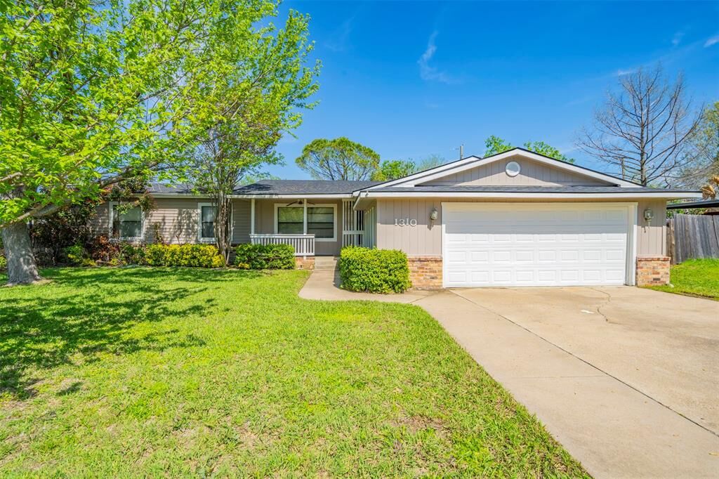Property Photo:  1310 Wood Drive  TX 76063 