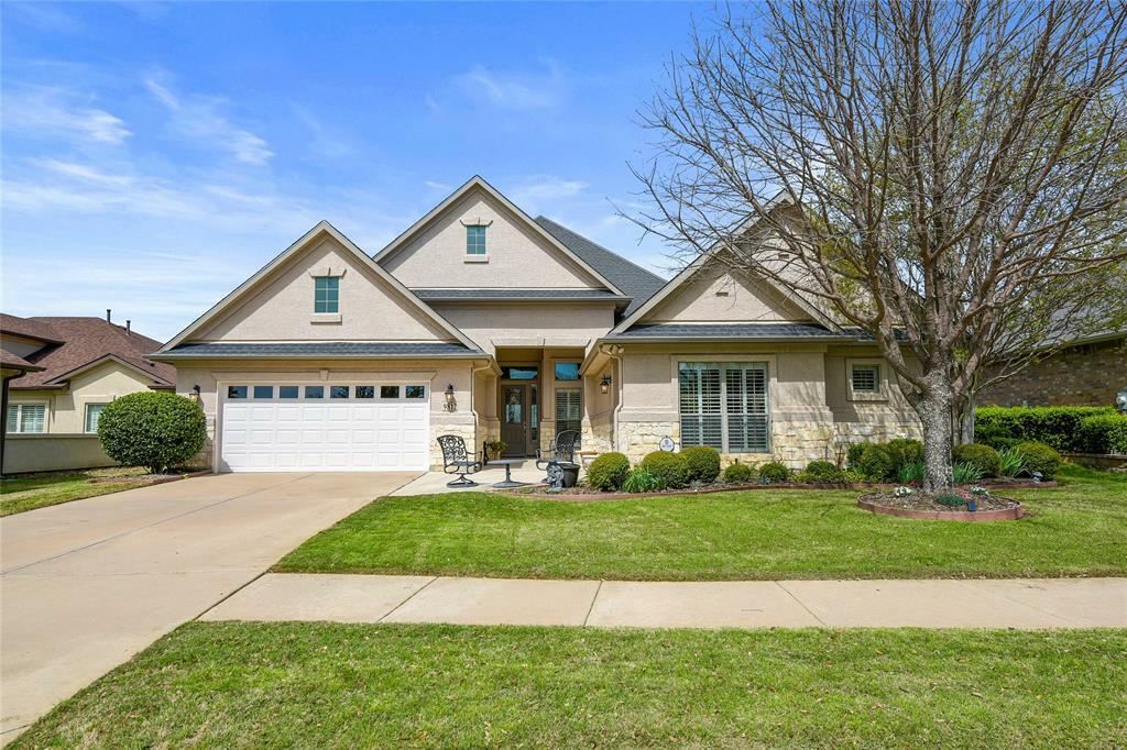 Property Photo: 9812 Crestridge Drive TX 76207