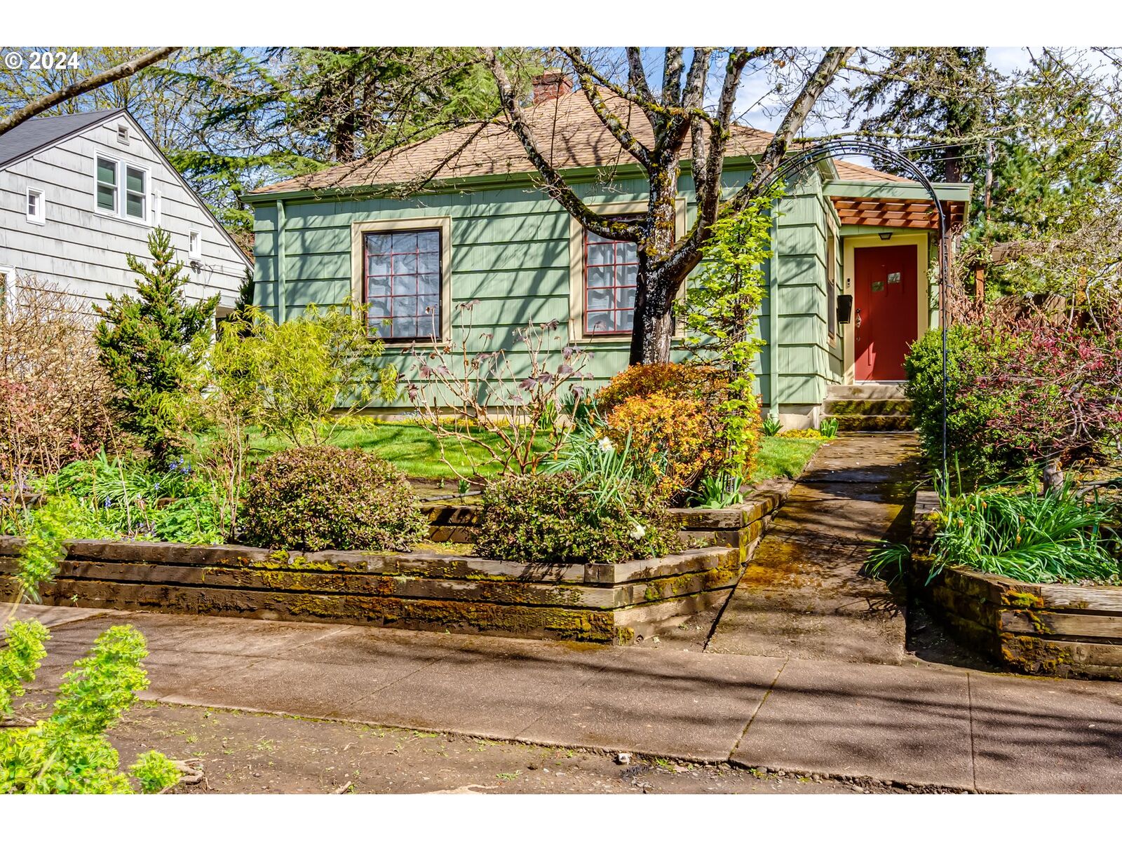 2 bed Eugene home for sale 2063 Kincaid St, Eugene, OR 97405