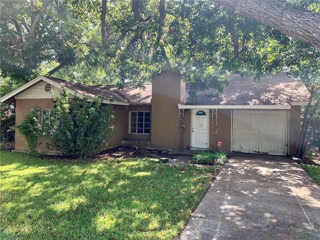 Property Photo:  1725 E 38th Street  TX 78722 