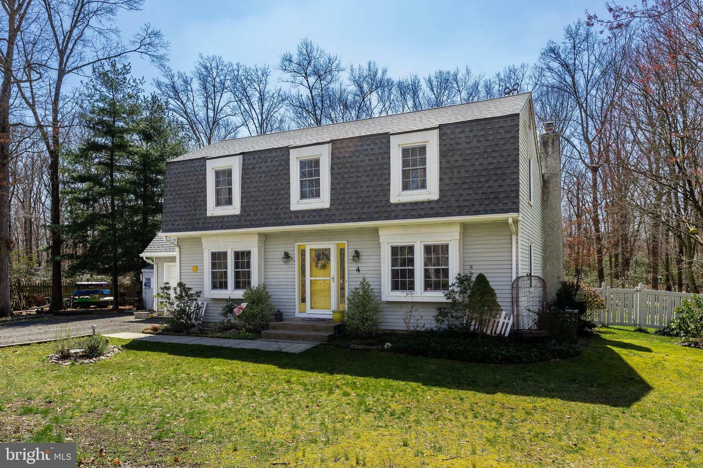 Property Photo:  4 Meetinghouse Court  NJ 08088 