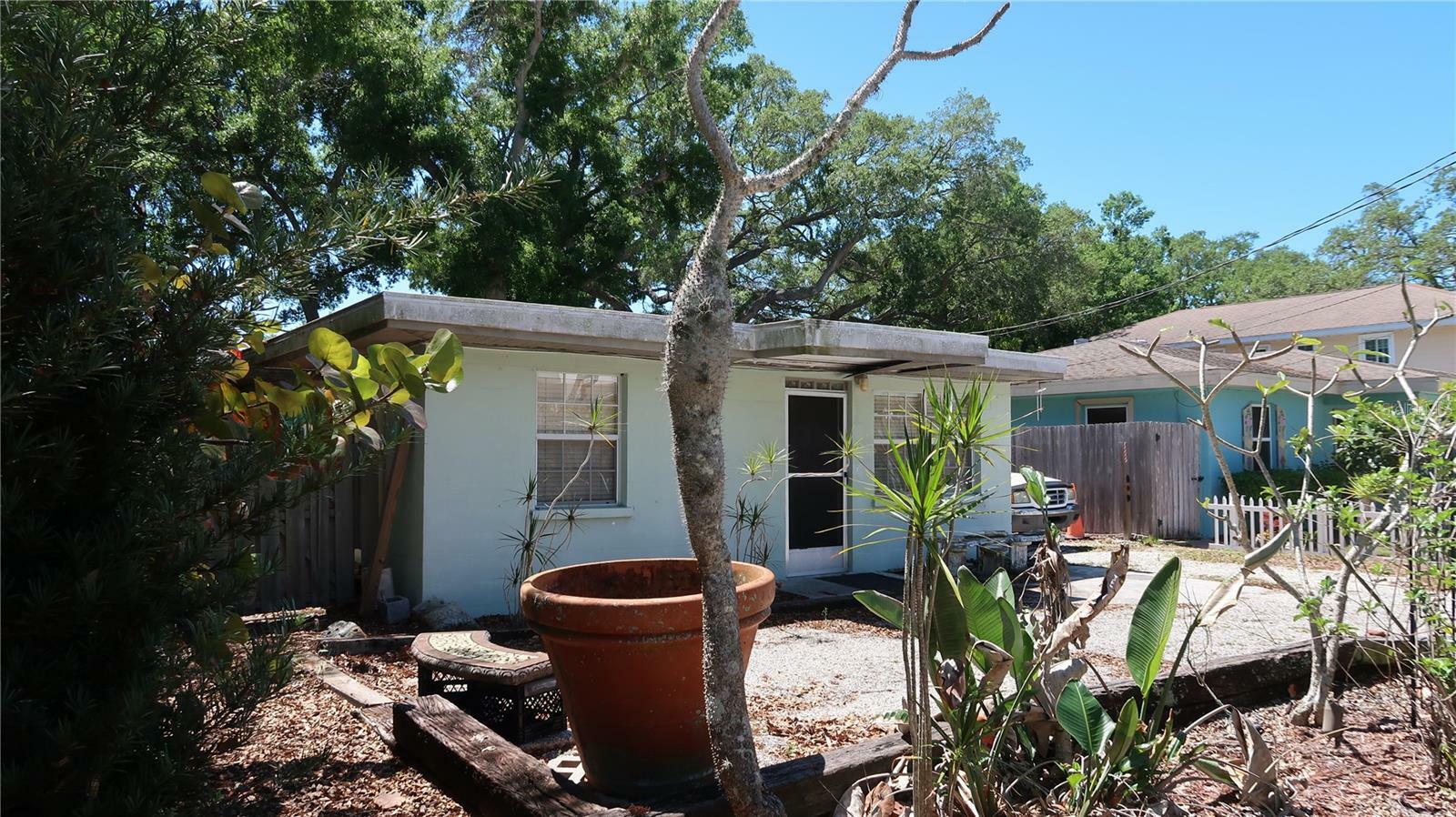 Property Photo:  2250 Wood Street  FL 34237 