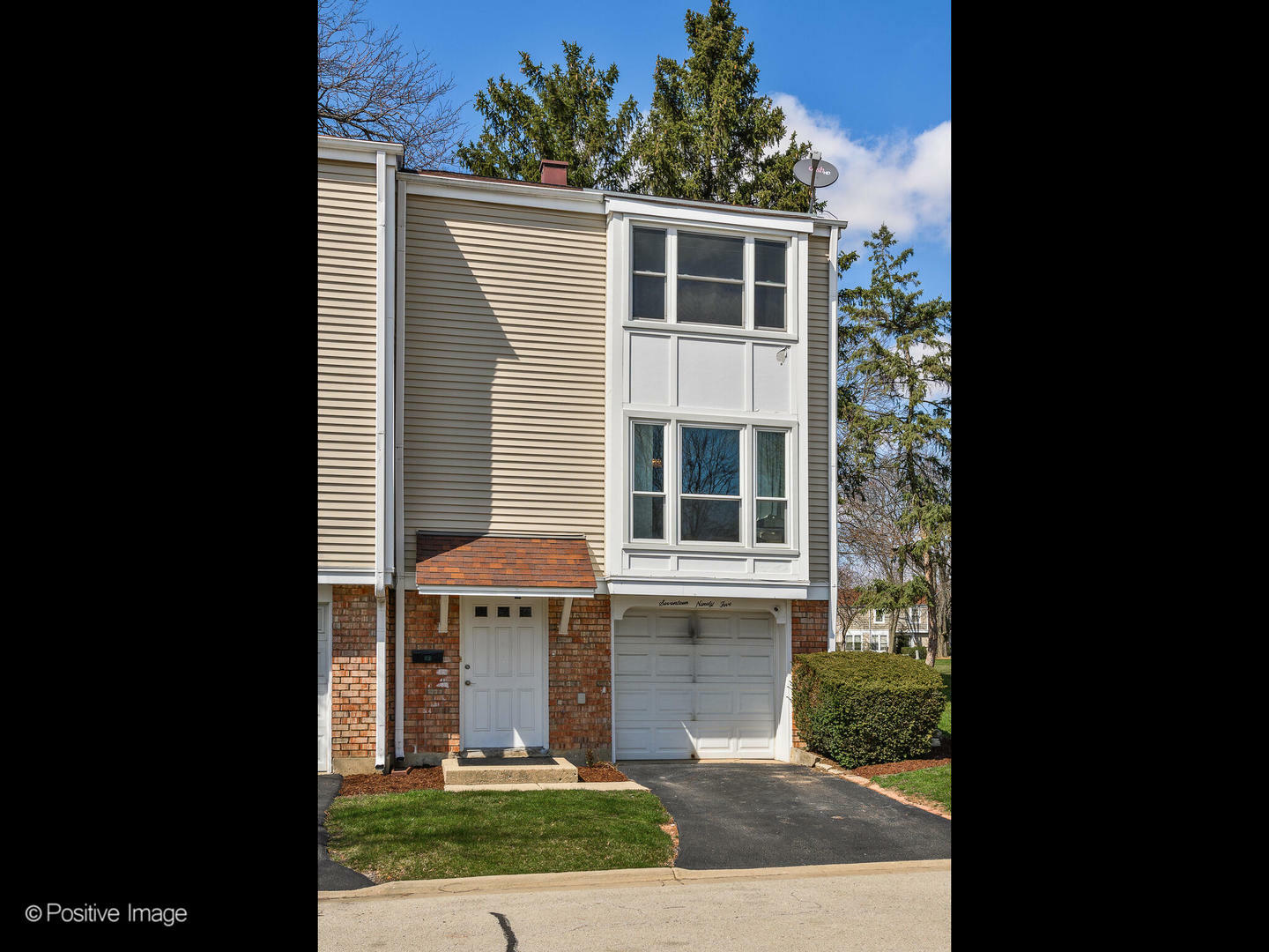 Property Photo: 1795 Williamsburg Drive 1795 IL 60169