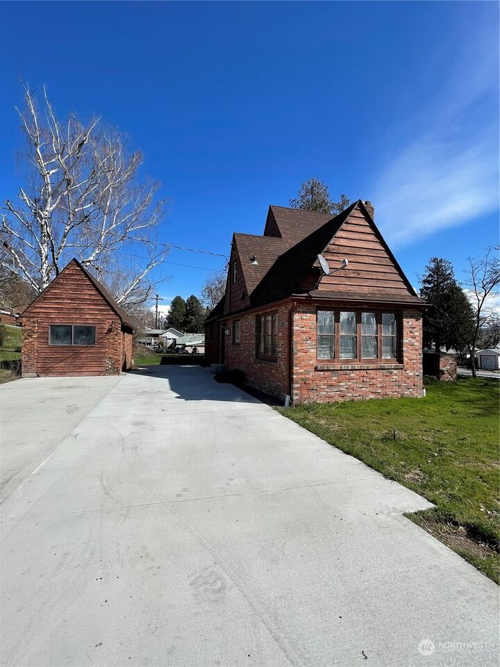 Property Photo: 505 5th Avenue WA 98840