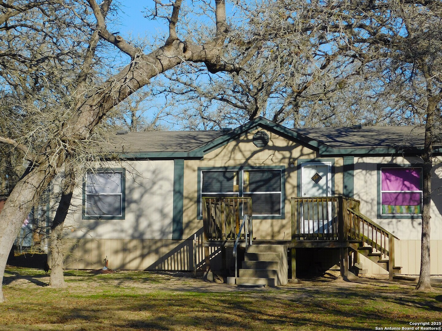 Property Photo:  115 Dinks Ln  TX 78155 