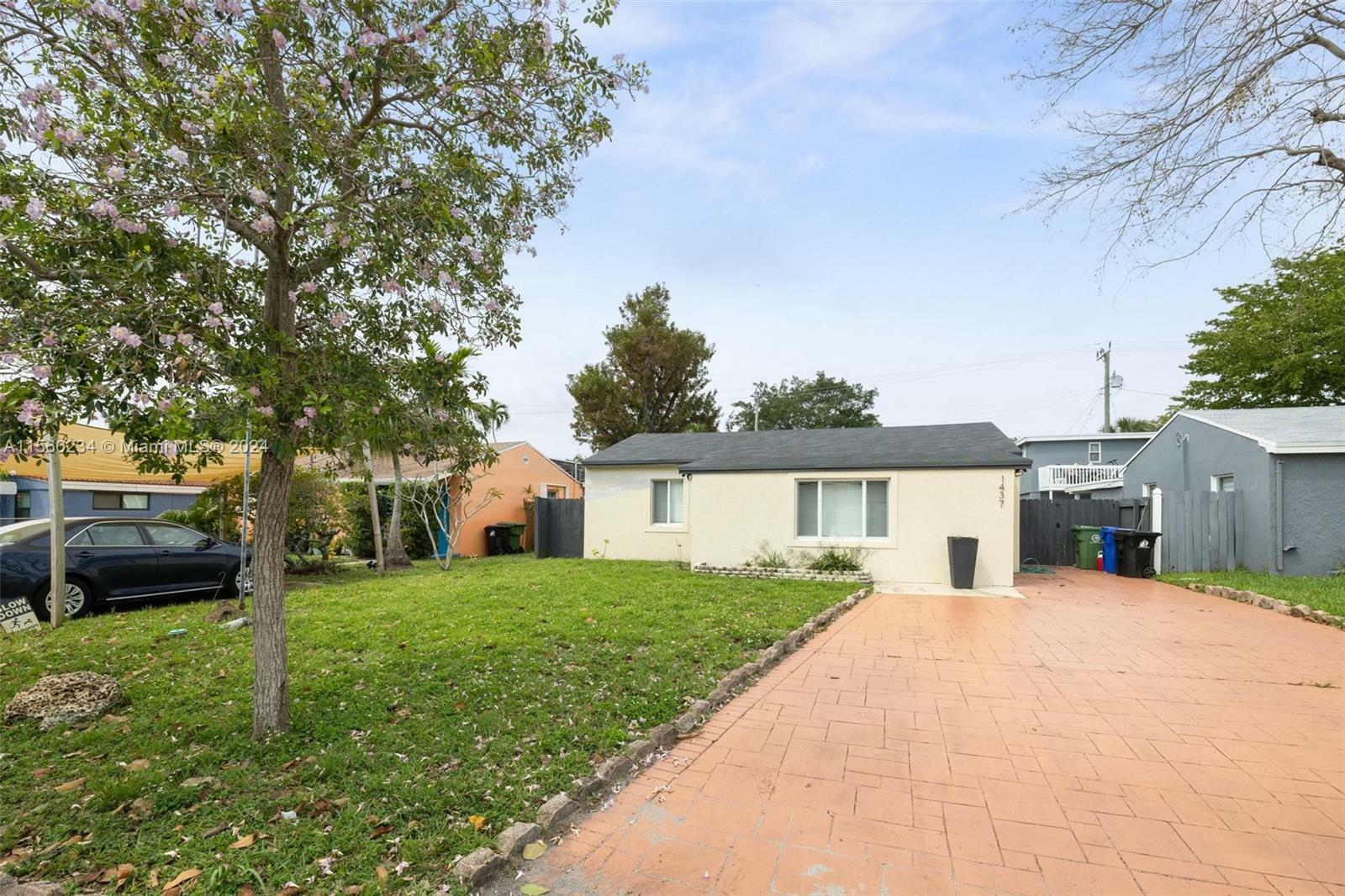 Property Photo:  1437 NE 3rd Ave  FL 33304 