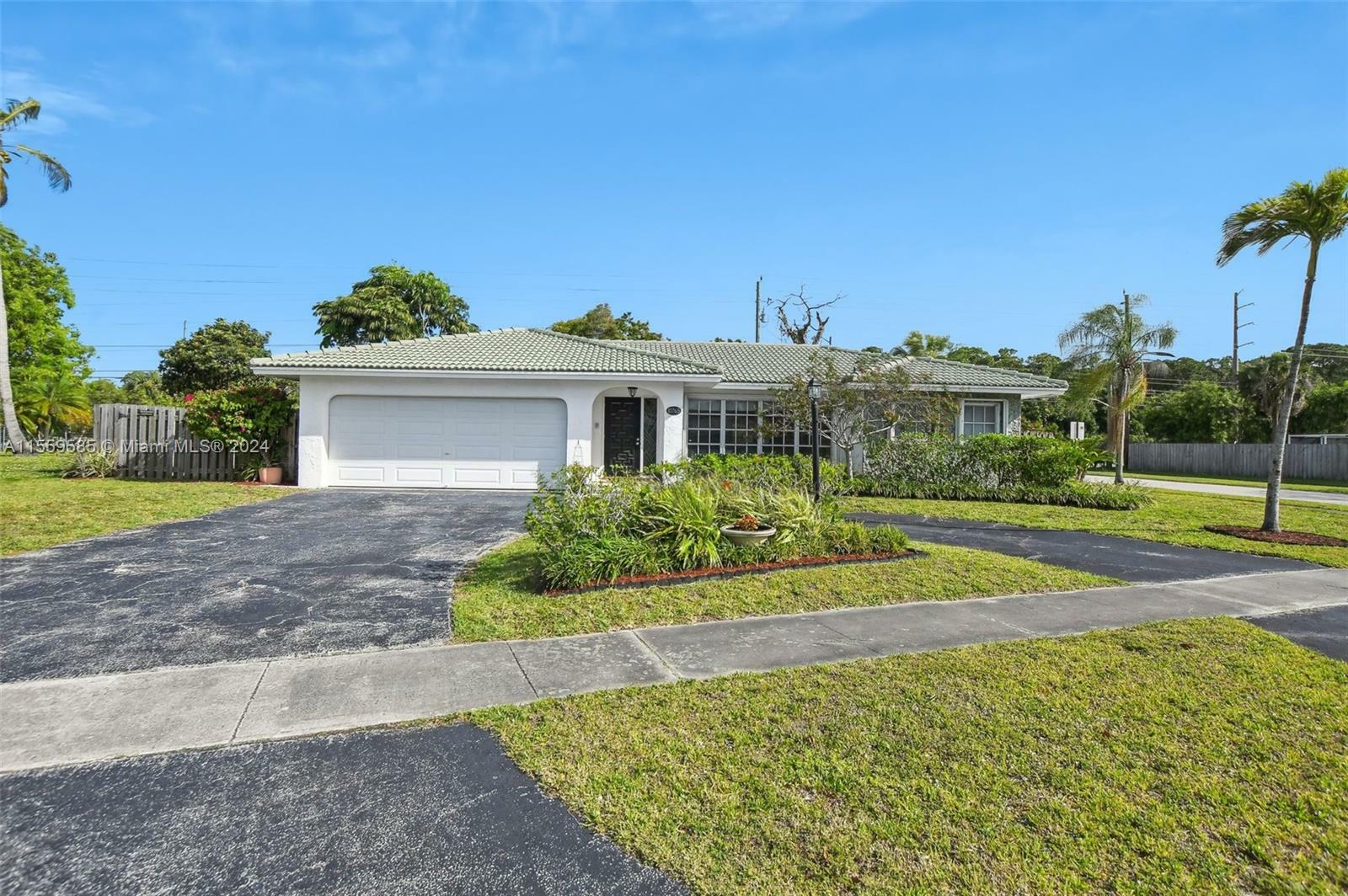 Property Photo: 10265 Dorchester Dr FL 33428