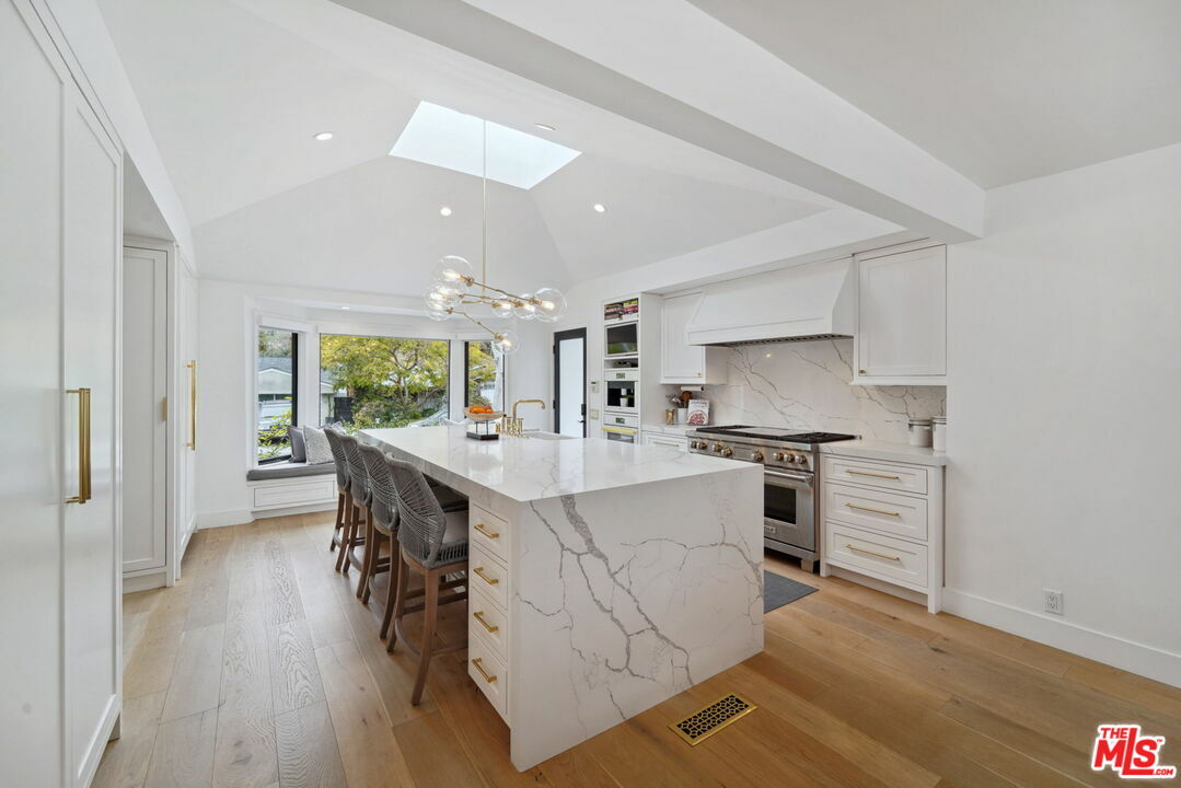 Property Photo:  672   Bienveneda Ave  CA 90272 