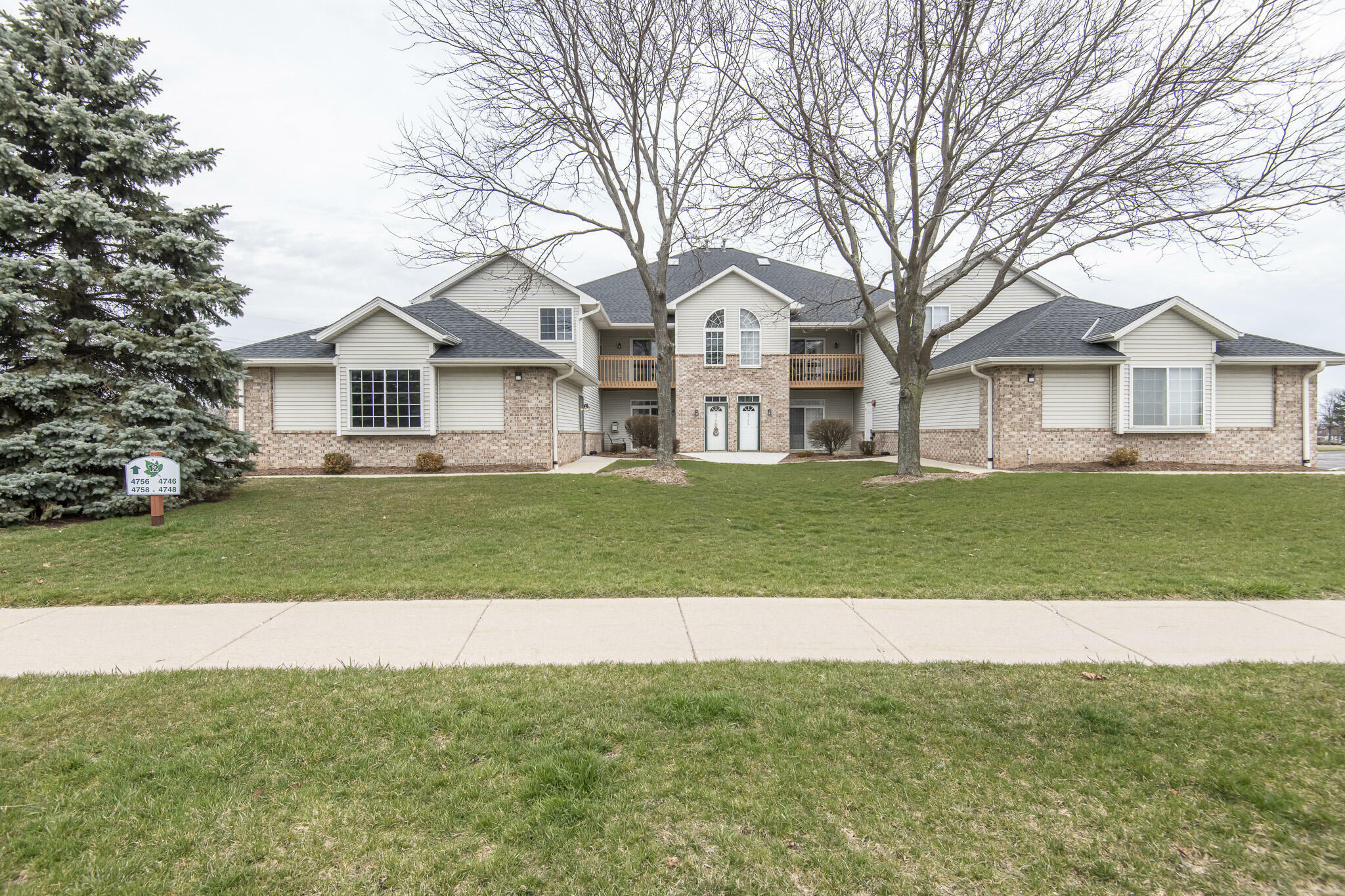 Property Photo: 4748 W Maple Leaf Cir WI 53220