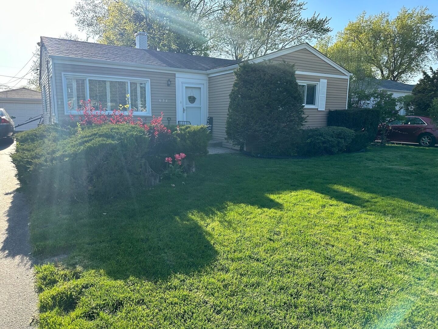 Property Photo:  638 N Vista Avenue  IL 60148 