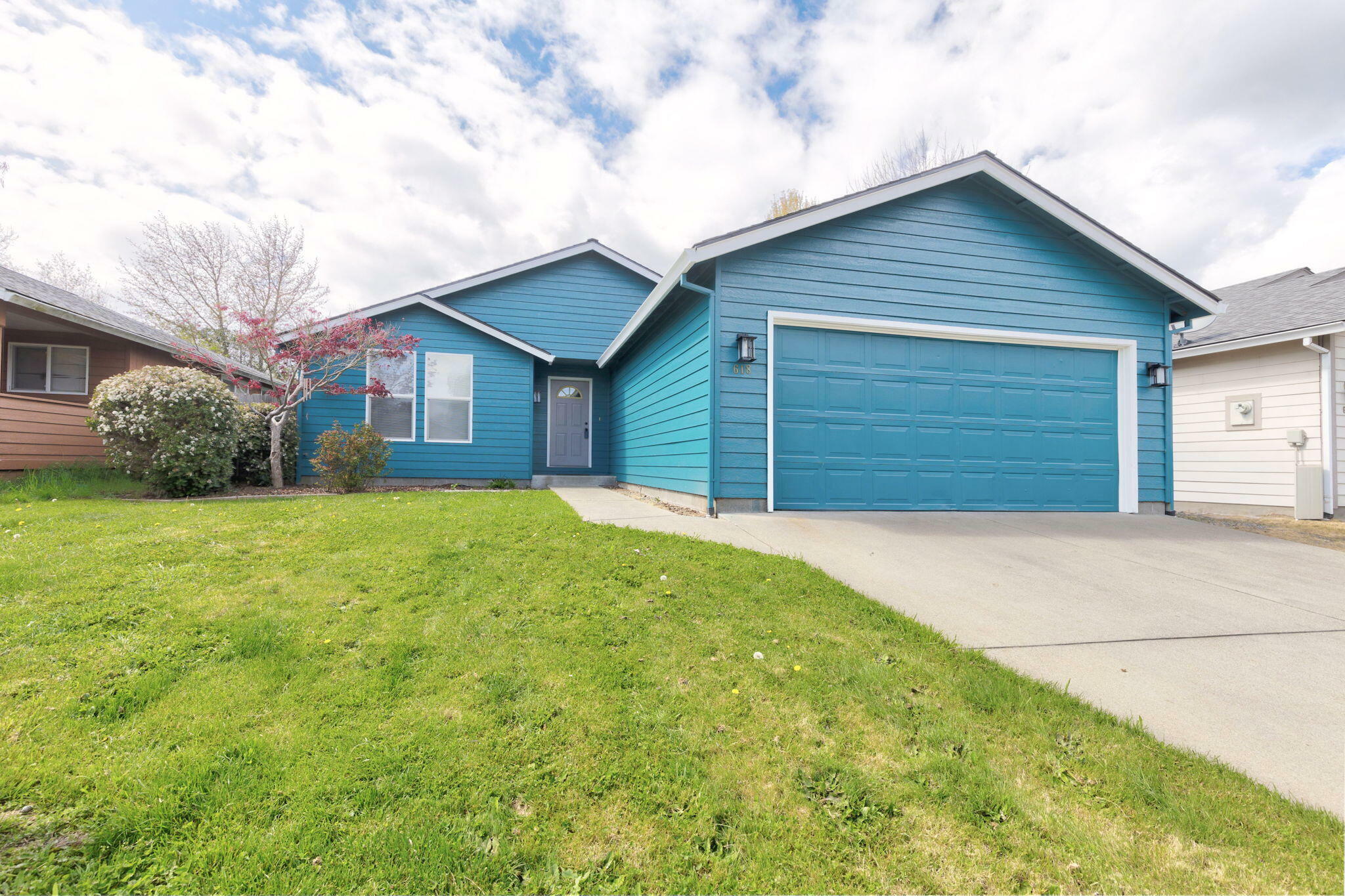 Property Photo:  618 SW Larch Road  OR 97526 