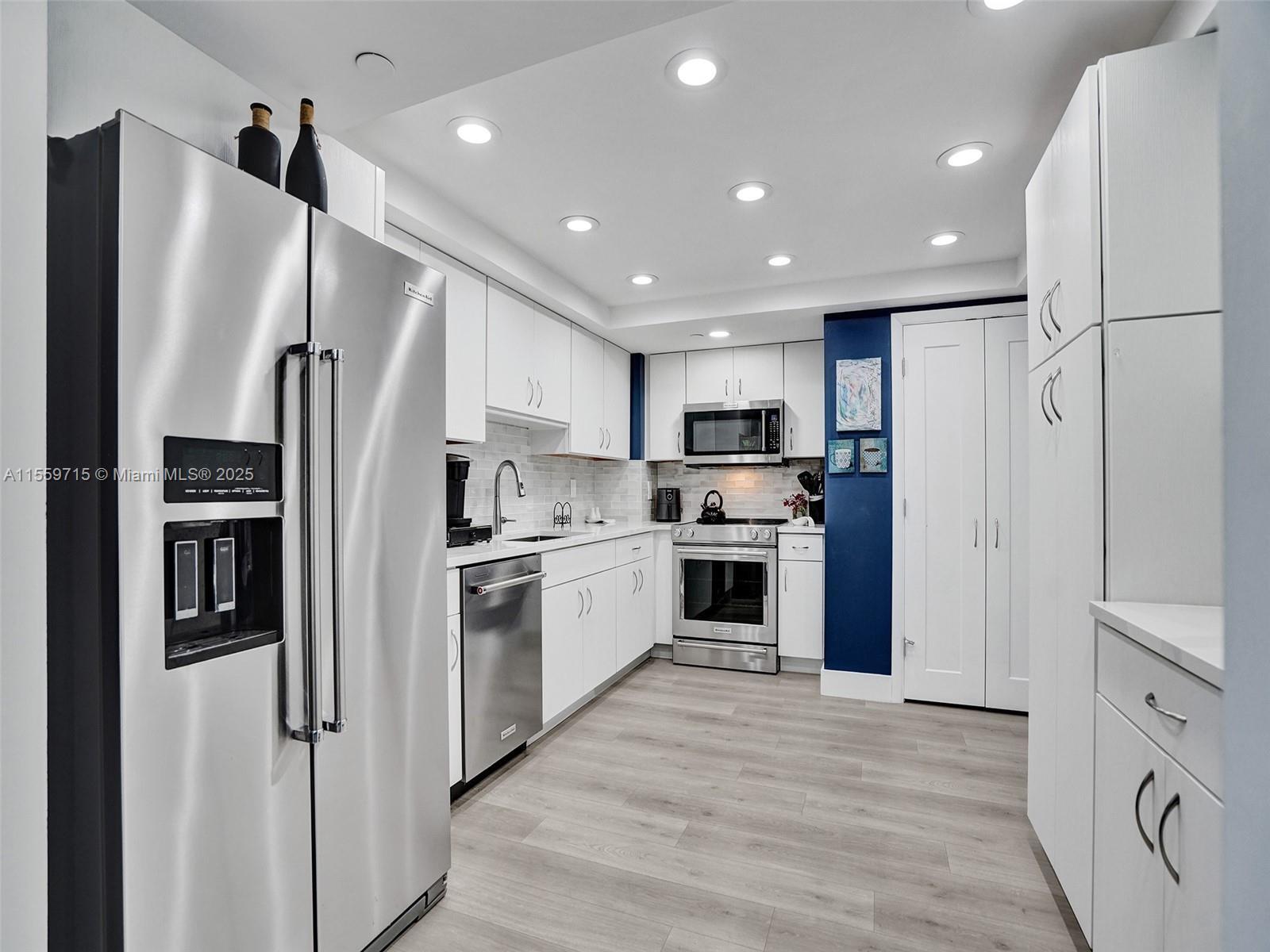 Property Photo: 3200 N Port Royale Dr N 908 FL 33308