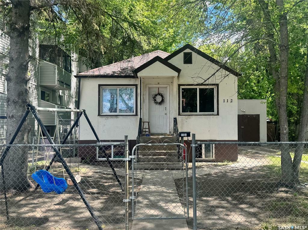 Property Photo:  112 O Avenue S  SK S7M 2R5 