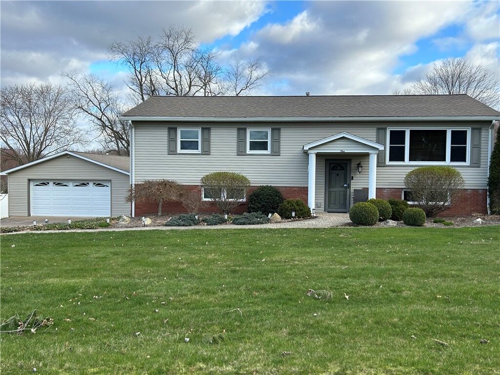 Property Photo:  4 E Windridge Road  PA 16125