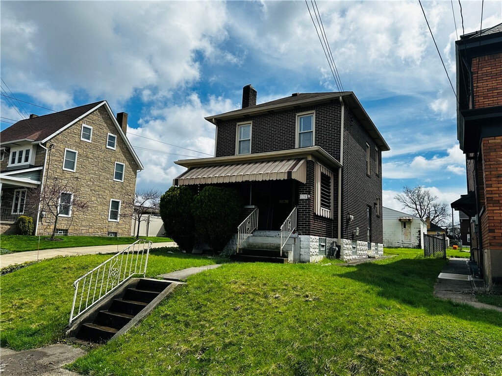 Property Photo:  135 W Marigold Street  PA 15120 